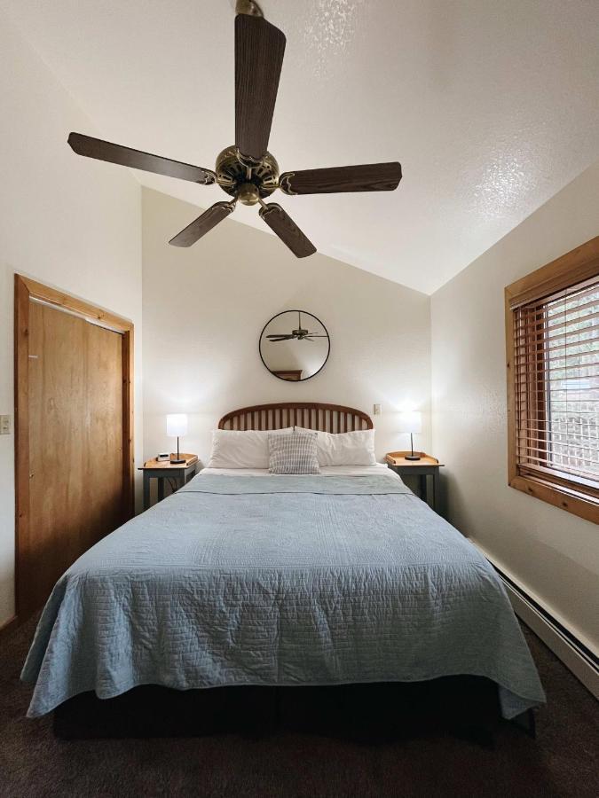 Cozy Cabin Close To Downtown Woodland Park Exterior photo