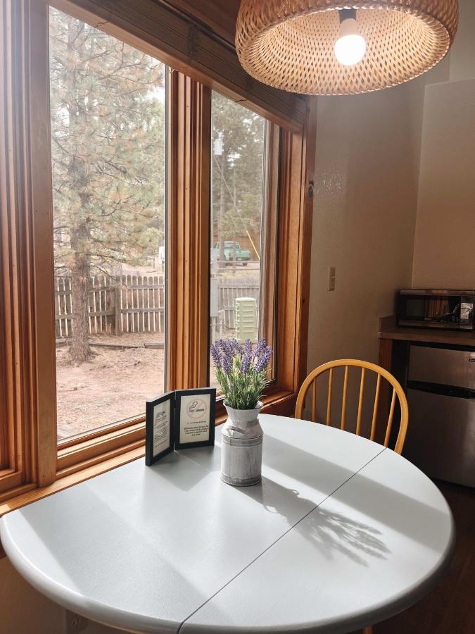 Cozy Cabin Close To Downtown Woodland Park Exterior photo